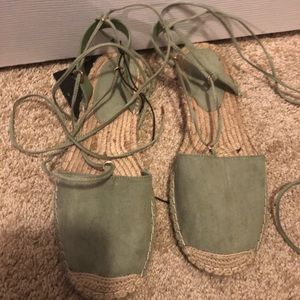 Sage tie-up sandal